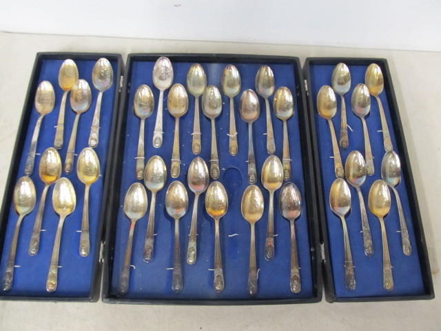 lot 154 image: Vintage Full Size PRESIDENTIAL Silverplated Spoon Collection wCase