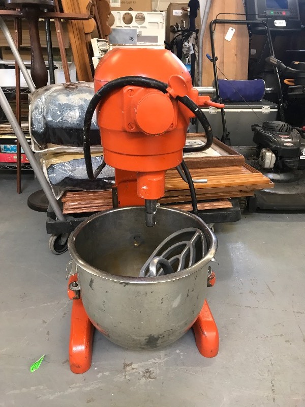 lot 204 image: HOBART 20 QUART COMMERCIAL MIXER
