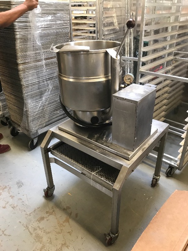 lot 205 image: GROEN COMMERCIAL SOUP  STEAM KETTLE