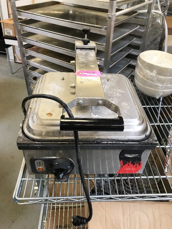 lot 213 image: VOLLRATH CAYENNE PANINI  SANDWICH GRILL