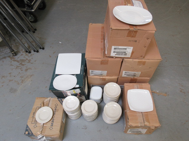 lot 241 image: ASSORTED PORCELAIN PLATES