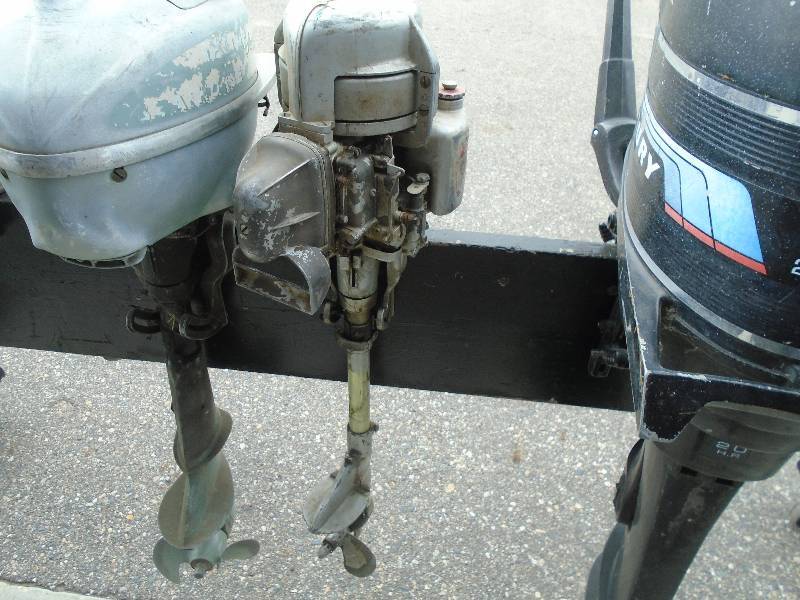 lot 10 image: Johnson Sea Horse Outboard Motor