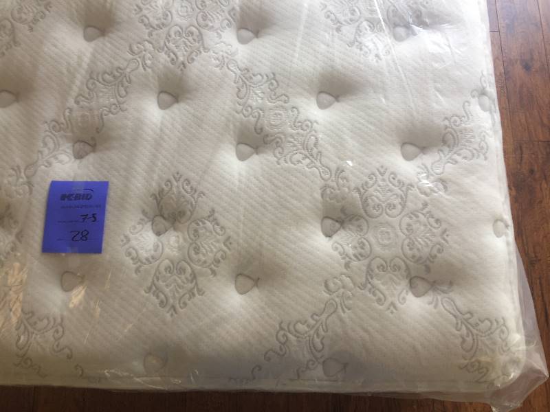 lot 28 image: NEW- QUEEN SIMMONS BEAUTYREST VANDERBILT COLLECTION-- QUEEN SIZE MATTRESS