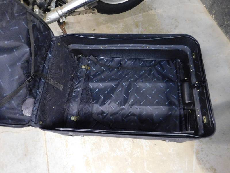 lot 24 image: Suite Case & Carry-On Bag