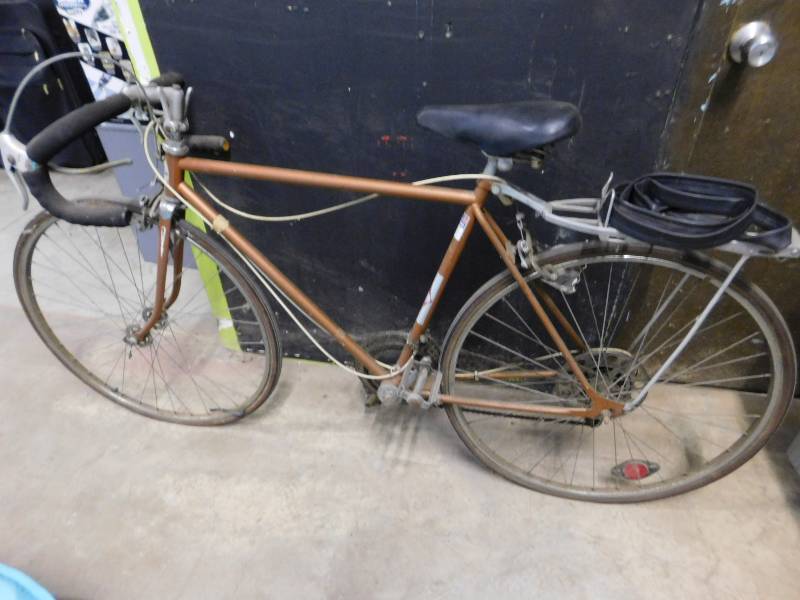 lot 27 image: Vintage Rollfast Bicycle