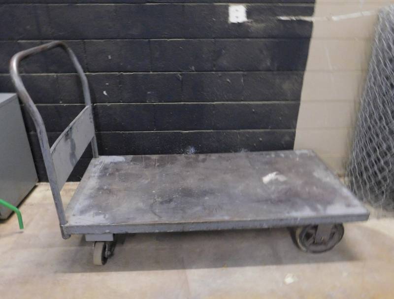 lot 31 image: Heavy Duty Utility Cart