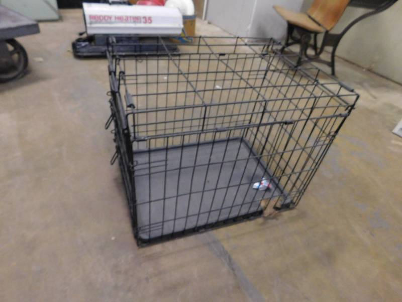 lot 38 image: Pet Crate - 17(w) x 19(h) x 24(d)
