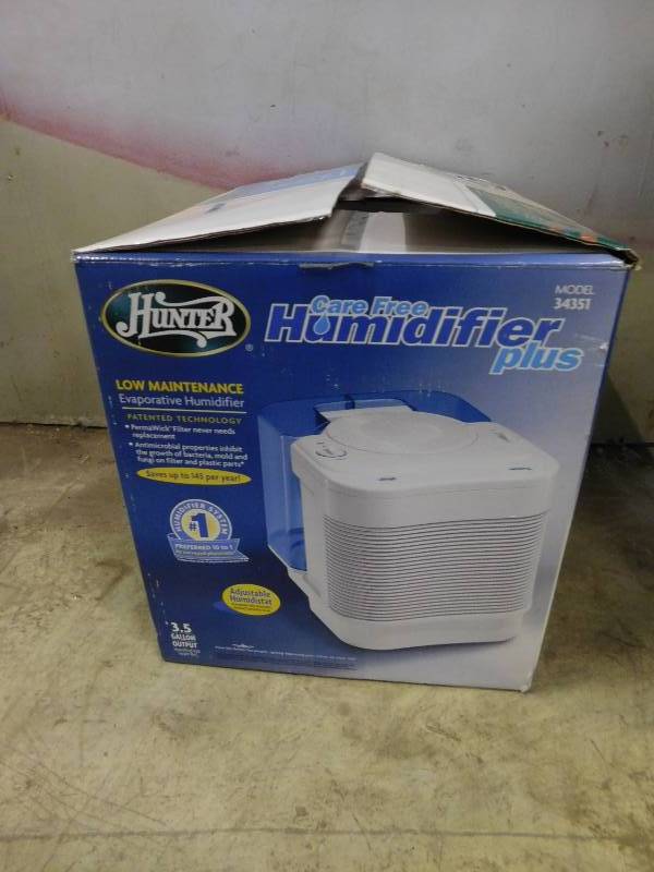 lot 45 image: Hunter Humidifier Plus