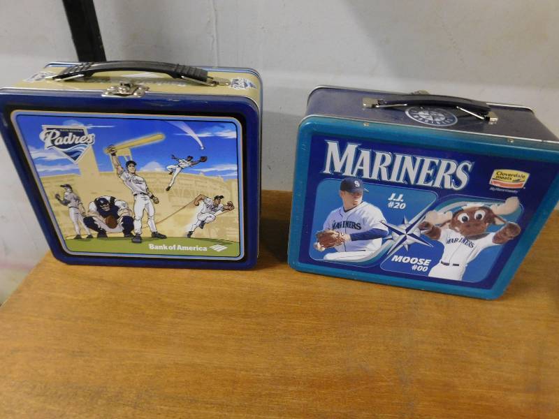 lot 52 image: Collectible Metal Lunch Boxes