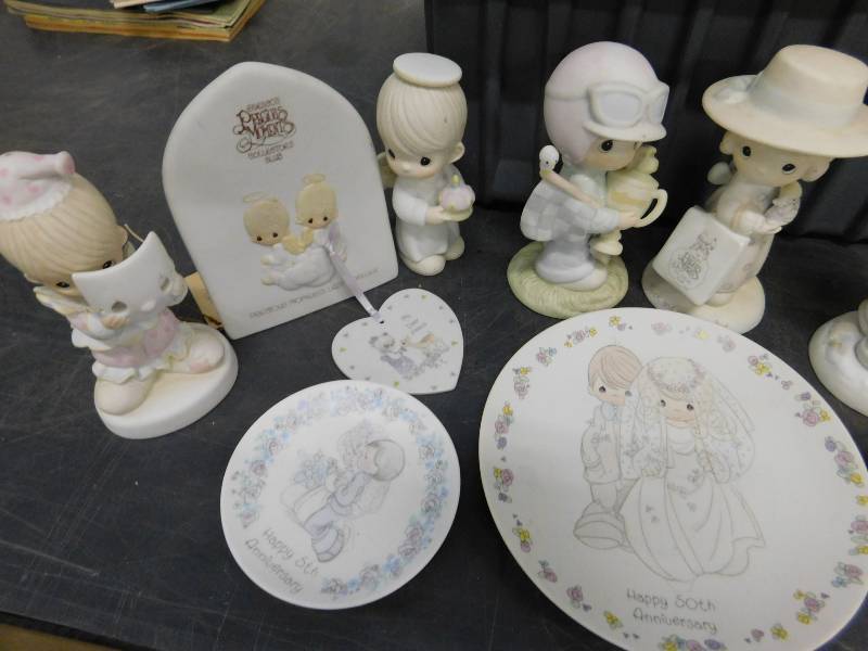 lot 80 image: Large Lot of Collectible Precious Moments Figurines