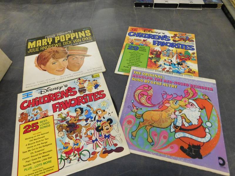 lot 87 image: Walt Disneys Kids Albums