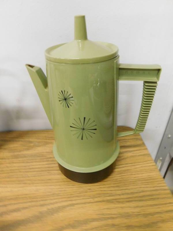 lot 100 image: Coffee & Tea Pots, Thermal Server