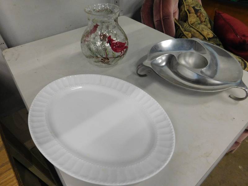 lot 102 image: Serving Dishes, & Cardinal Votive Topper