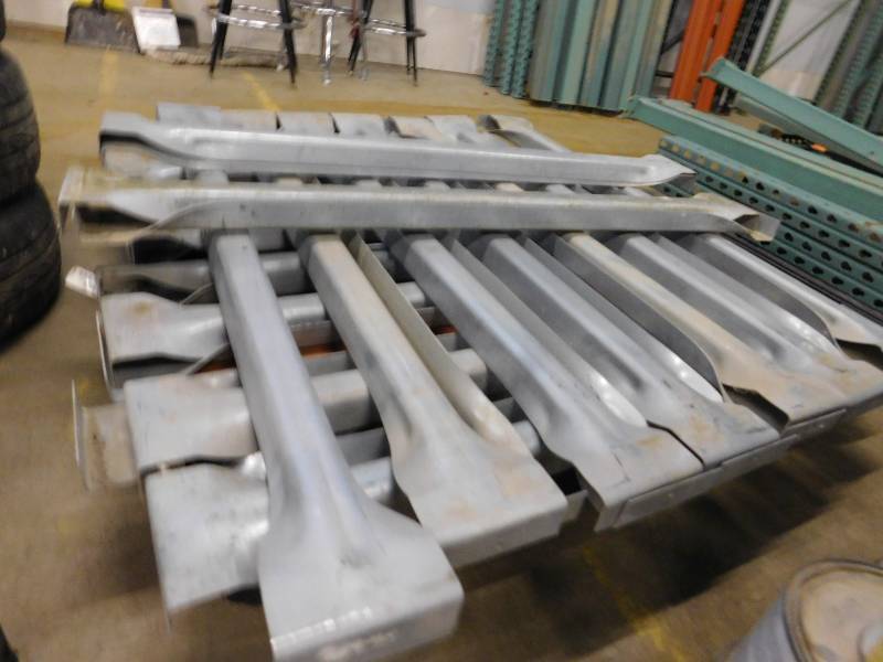 lot 119 image: Pallet Racking Safety Support Bars