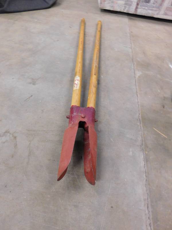 lot 124 image: Eagle Post Hole Digger
