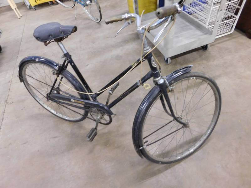 lot 143 image: Vintage 1964 Cavalier Bicycle