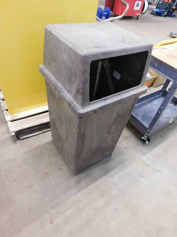 lot 146 image: Outdoor Trash Can