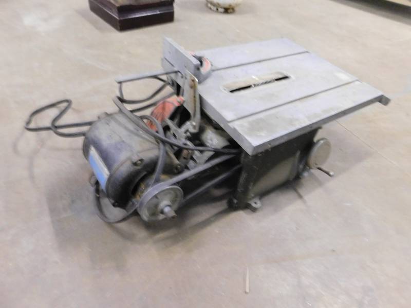 lot 157 image: Vintage Shop Master Table Saw