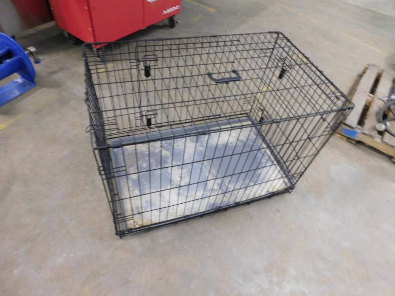 lot 163 image: Large Pet Crate - 36(w) x 24(h) x 22(d)