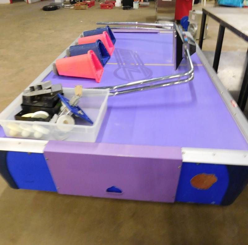 lot 164 image: Commercial Air Hockey Table