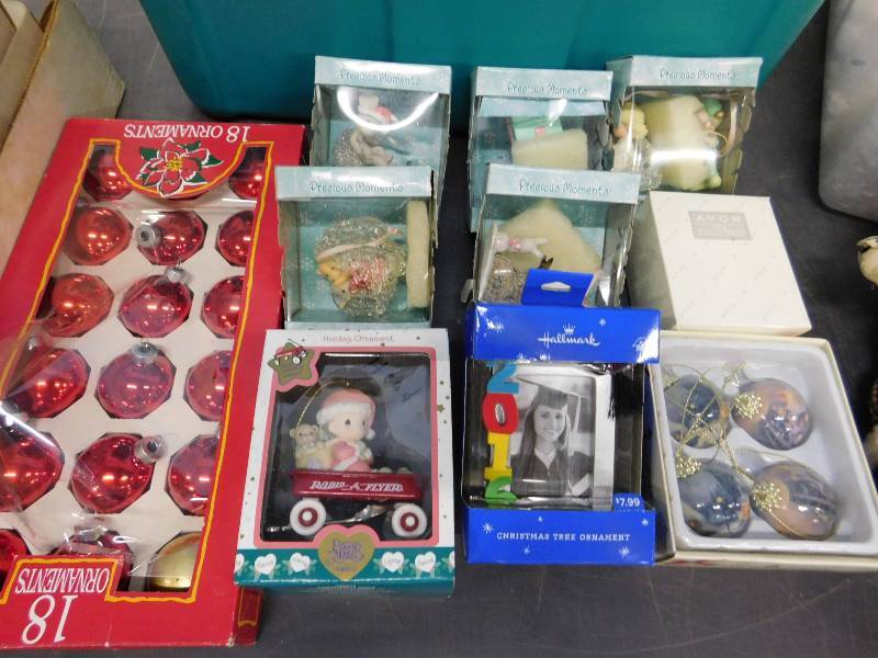 lot 130 image: Christmas Decorations