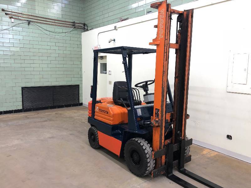 lot 1 image: Toyota 5FG15 3000lb Forklift