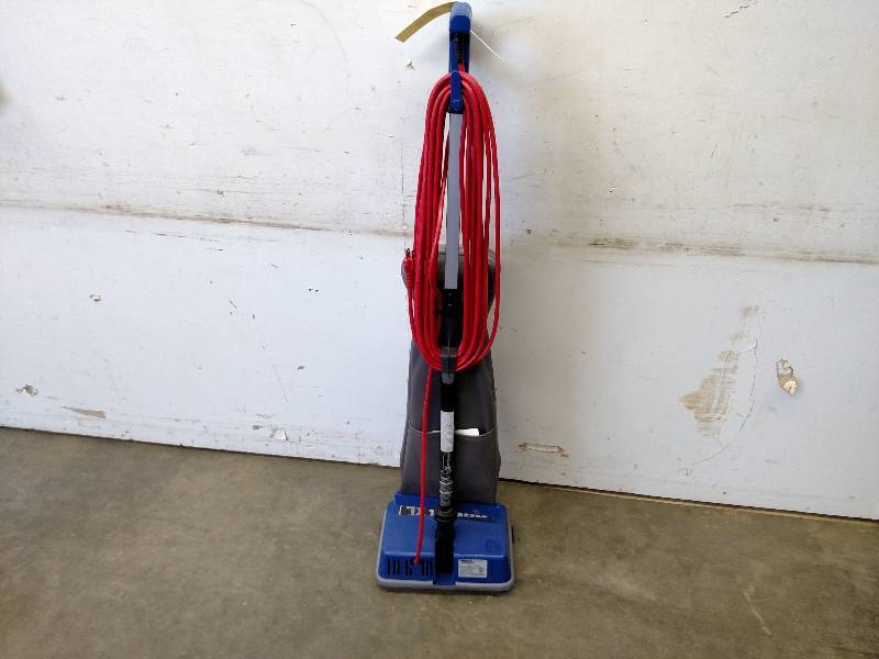 Oreck XL Commercial Vacuum...