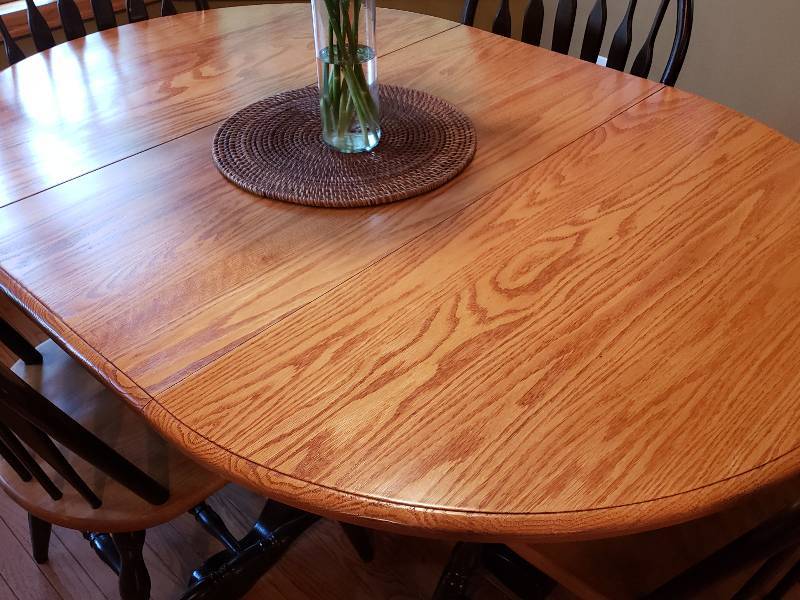 lot 3 image: Gorgeous Oak Table & Chair Dinning Set