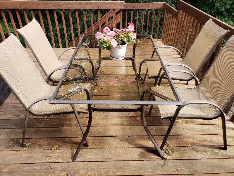 lot 6 image: Outdoor Patio Table and Chairs Dinning Set