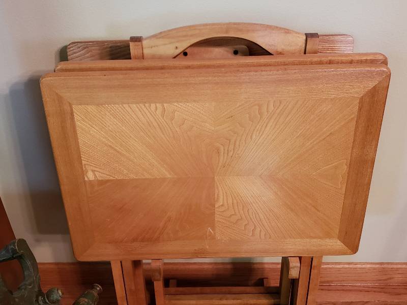 lot 9 image: (4) Oak Folding Stands  Tables  TV Trays