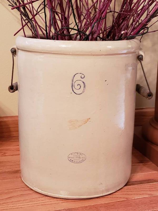 lot 12 image: Antique 6 Gallon Handled Redwing Crock - Small Wing