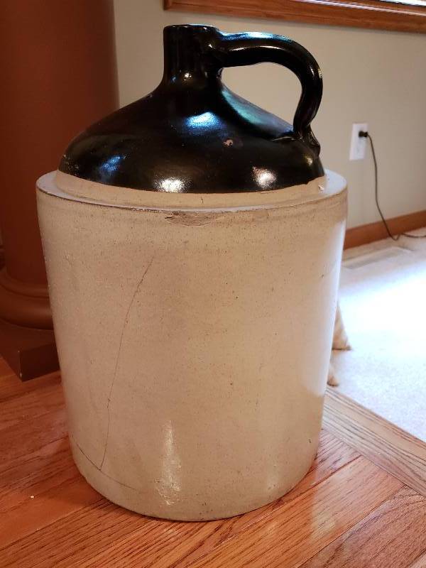 lot 13 image: Antique 5 Gallon Should Jug Crock