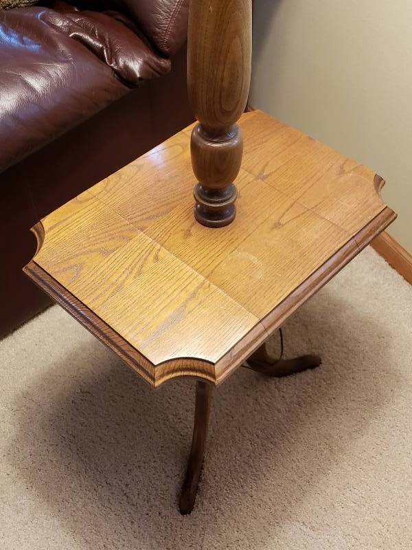 lot 14 image: Drop Leaf Wooden Floor Lamp