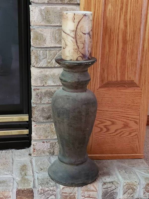 lot 16 image: (3) Candle Stands with Candles