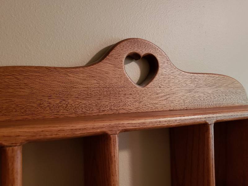 lot 29 image: Arts and Crafts Styled Oak Handing Wall Shelf