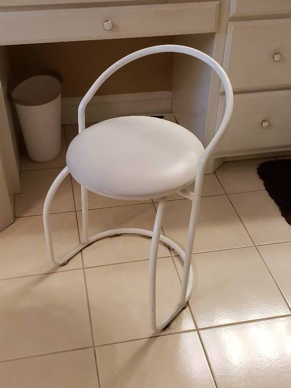 lot 30 image: Padded Metal Make-up Vanity Chair