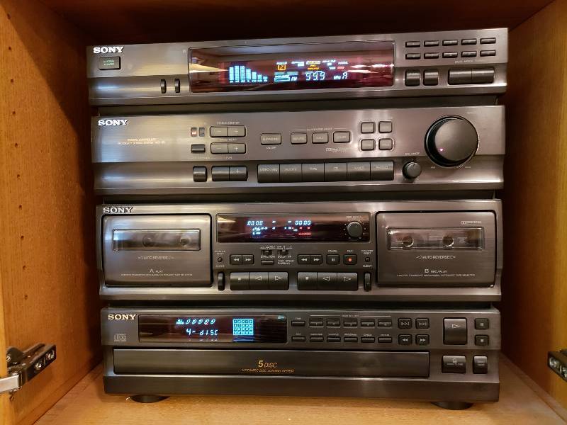 lot 31 image: Sony All-in-One 5 Disc CD, Dual Tape Deck, AMFM Radio Stereo System