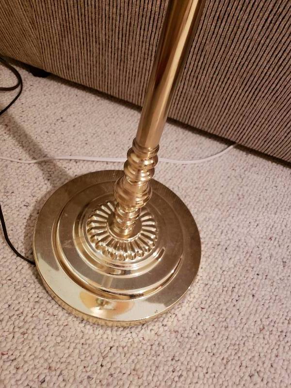 lot 45 image: Brass Floor Lamp