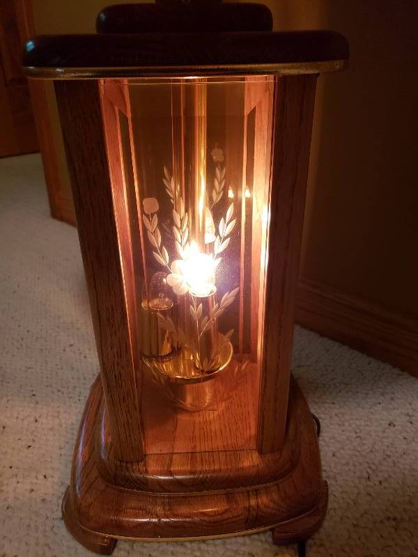 lot 57 image: Table Lamp with Base Light
