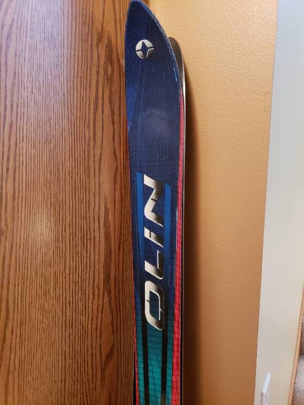 lot 60 image: Olin Radius Downhill Skiis with Salomon 977 Bindings