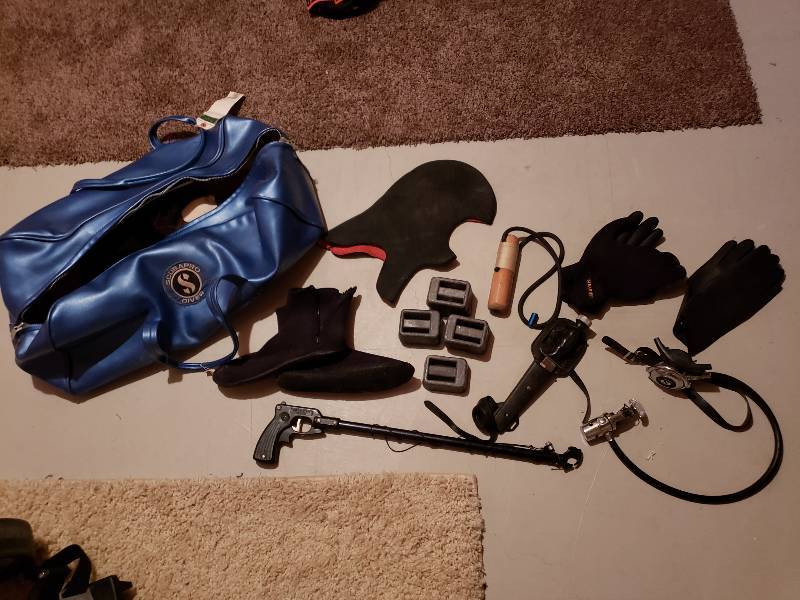 lot 65 image: Scuba Diving Gear in Bag