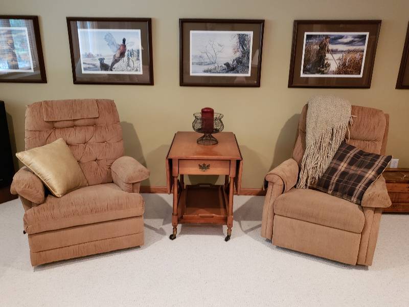 lot 69 image: Pair of Upholstered Recliners
