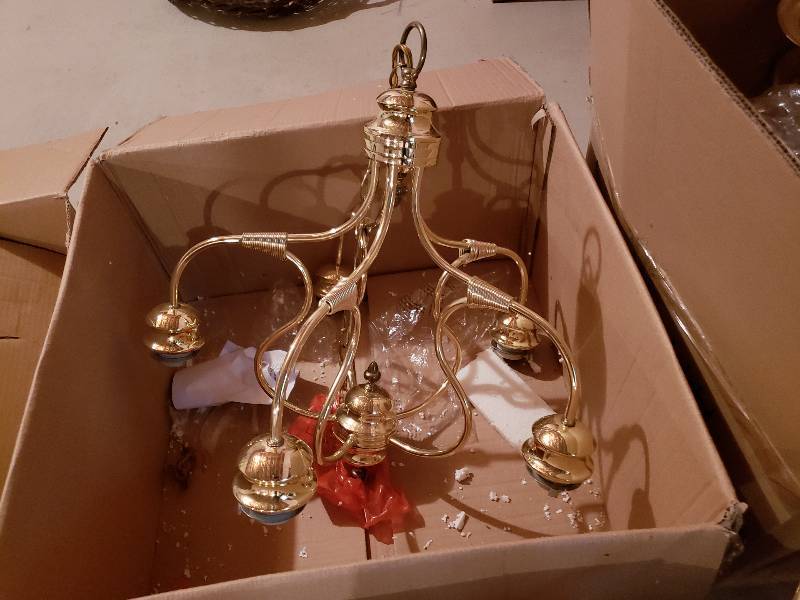 lot 76 image: Group of Brass, etc Lighting Fixtures
