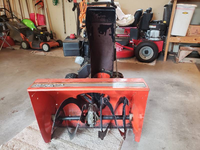 lot 105 image: Canadiana by Noma 8hp Snowblower