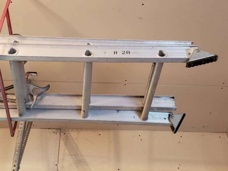 lot 109 image: Aluminum Ladder