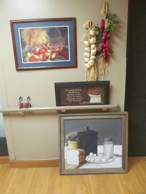 lot 2 image: Entry Hallway Wall Dcor