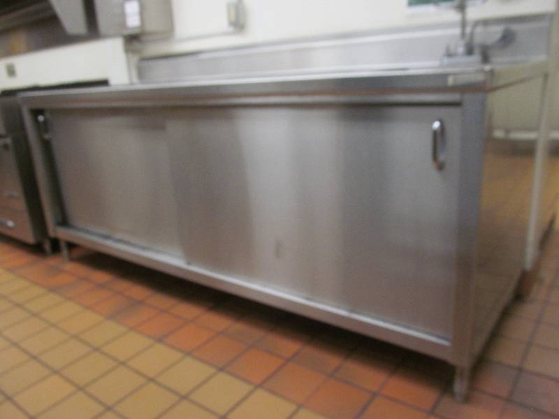 lot 19 image: Kitchen-Free standing NSF eyewash sink- Prep table