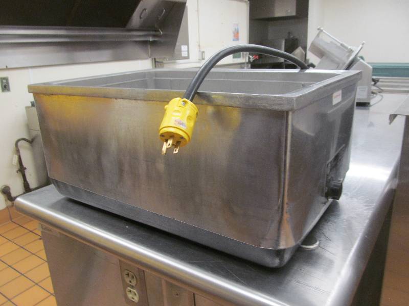 lot 29 image: Kitchen-Commercial Wet or Dry Food Warmer