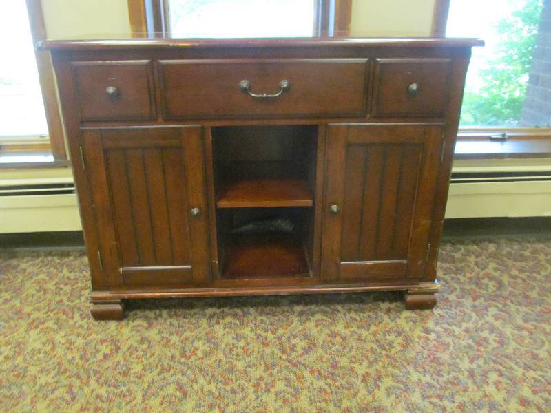 lot 65 image: Lane Buffet Table