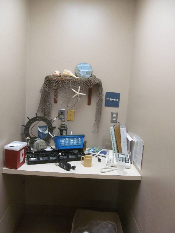 lot 76 image: Telephone room, Sea Wall Dcor, Keyboard, phone